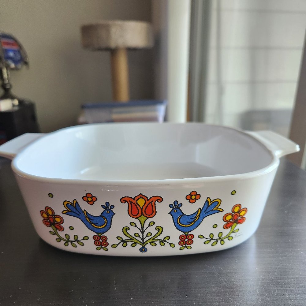 1975 vintage Corning Ware 2 qt country festival no lid